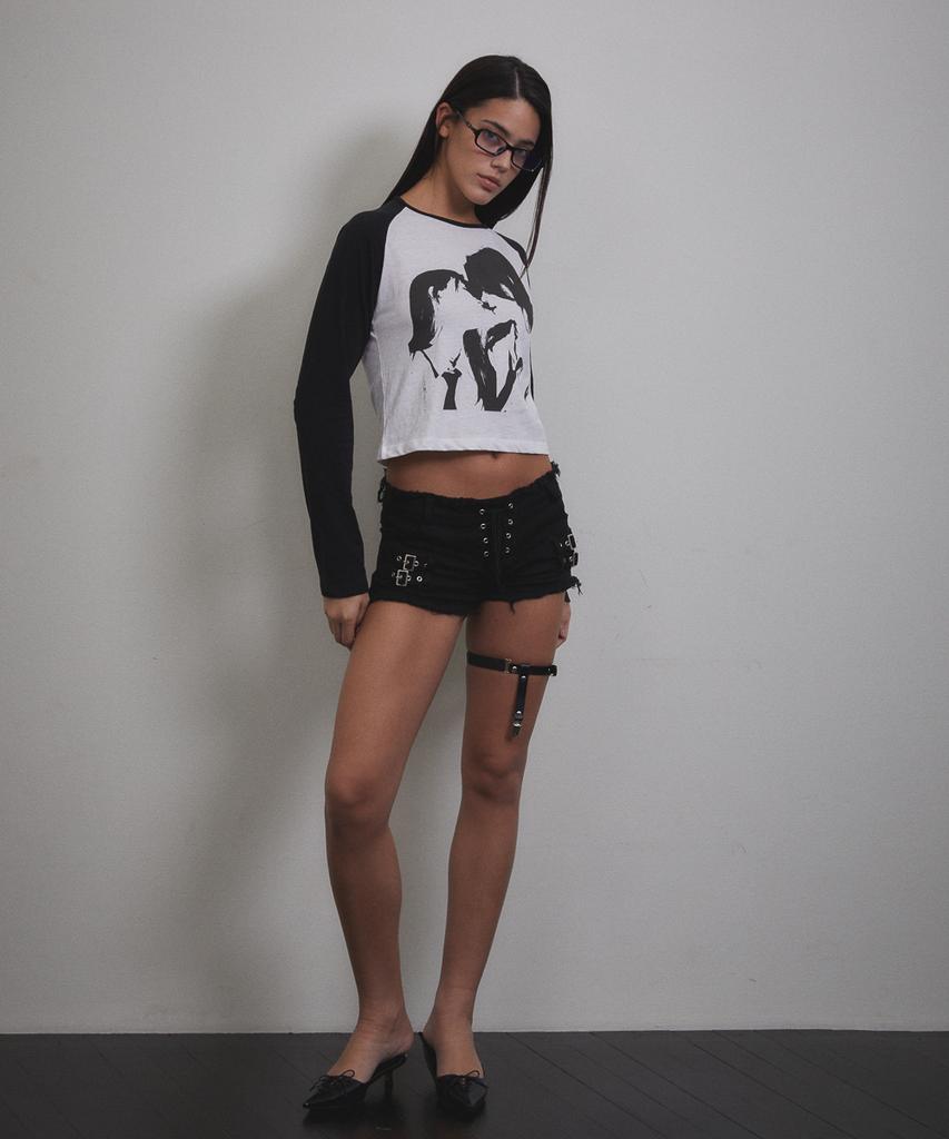 Bunteu Kiss Me Graphic Long Sleeve (Black)