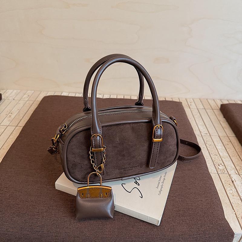 Popular Autumn and Winter Retro Underarm Bowling Bag Women's Niche Bag Black Bag