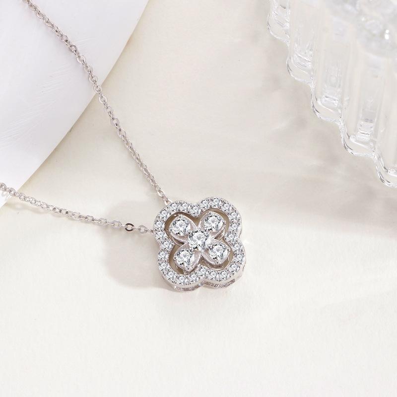 One pair of four-leaf clover necklaces for women, niche light luxury fashion, exquisite ins high-end necklaces for women