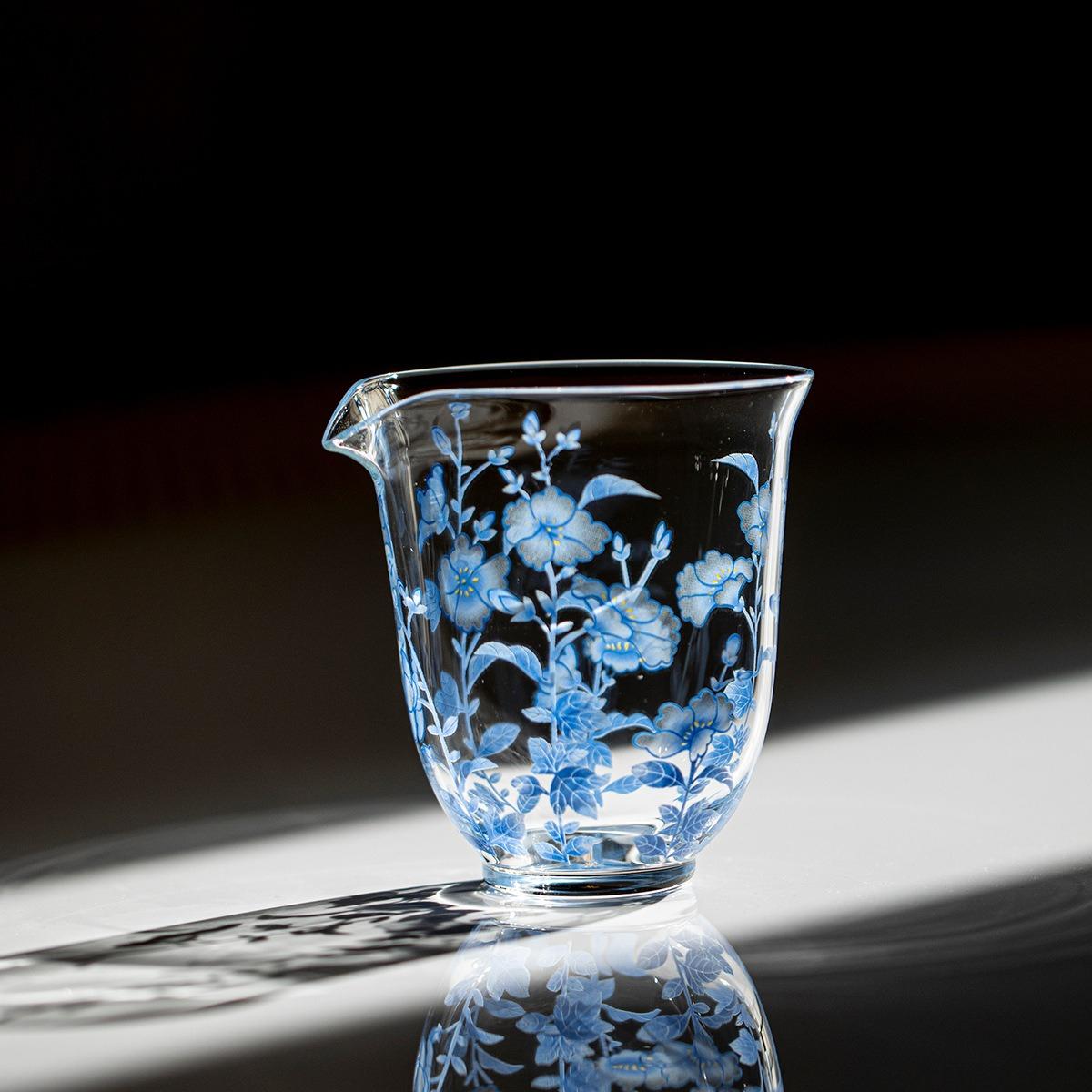 Heat Resistant Borosilicate Glass Fairness Cup with Hand Painted Flower Pattern for Tea Serving Gongfu Tea 250ml