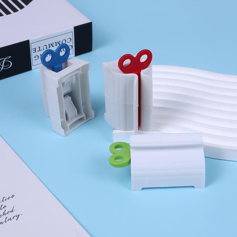 Effortless Toothpaste and Cleanser Squeezer Artifact