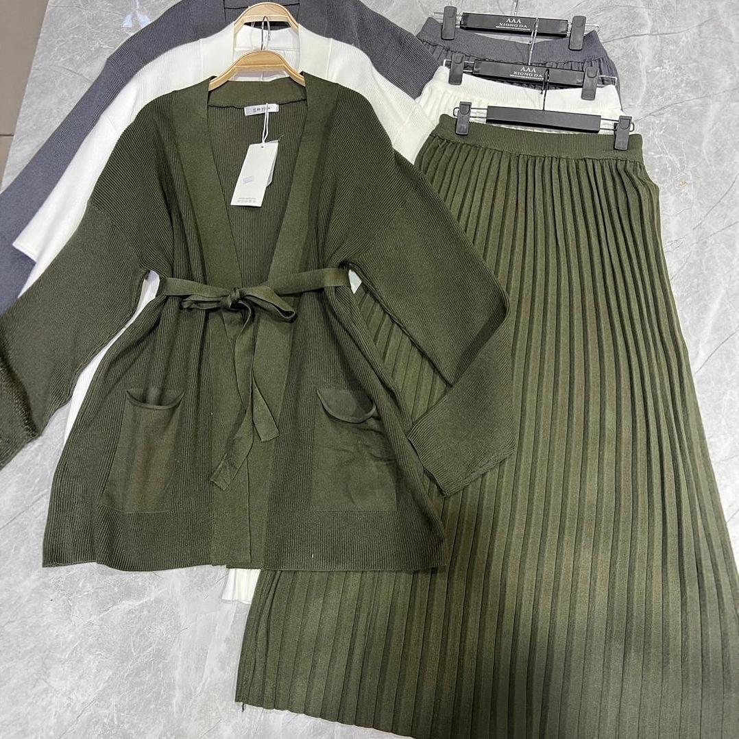 European-American Fall 2025 V-Neck Long-Sleeve Tie-Waist Loose Knit Dress for Women XS