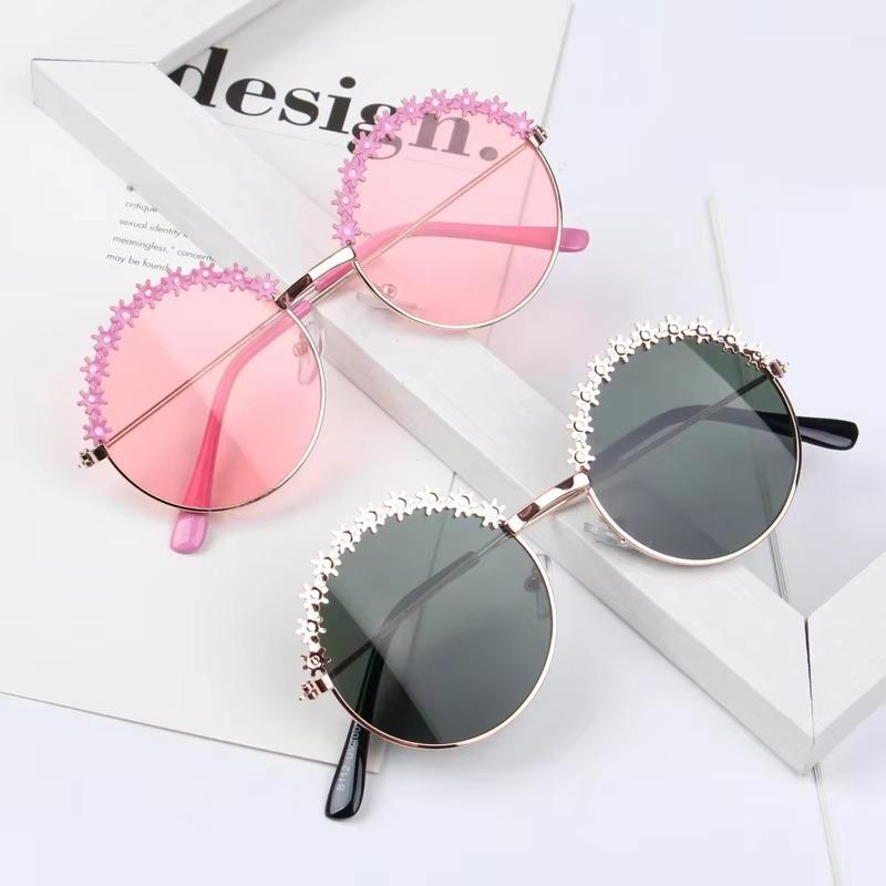 Non-polarized Fashion Round Flower Sunshade Metal Frame Sunglasses Men Women Retro Half Frame Cute Beach Eyeglasses