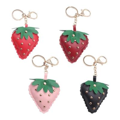 Porte-clés Compact Fraise Cloutée pour Voiture Accessoire en Cuir PU Porte-clés Fait Main Accessoires Pour un Usage Quotidien