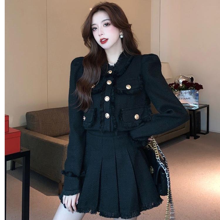 Elegantní dámský oblek ve francouzském stylu: Dvoudílný set sako a krátká sukně