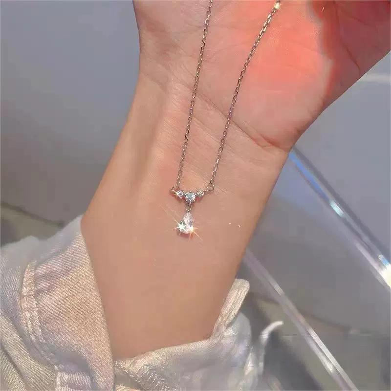 

Water drop zircon necklace women s high-end design sense niche light luxury accessories collarbone chain new simple neck chain