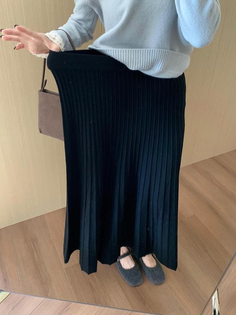 2025 Winter Women's High-Waisted Pleated Knit Midi Skirt - Korean Style, Versatile & Casual