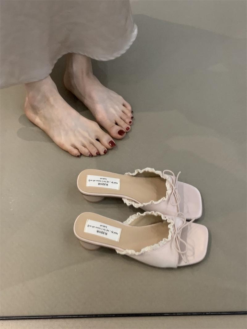 

Модные женские босоножки с одним словом на каблуке, лето 2025, новый бант на толстом каблуке, средний каблук, нежный ветер с юбкой, тапочки 40 розовый