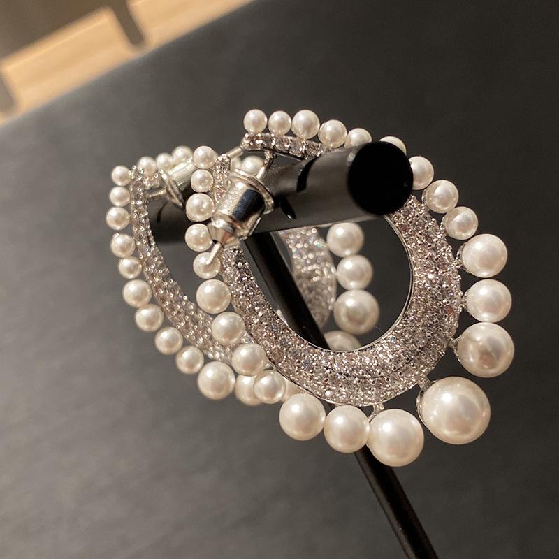 A Row of Pearl Water Drop Earrings Full of Diamonds, Women's Pearl Diamond-encrusted Removable Earrings