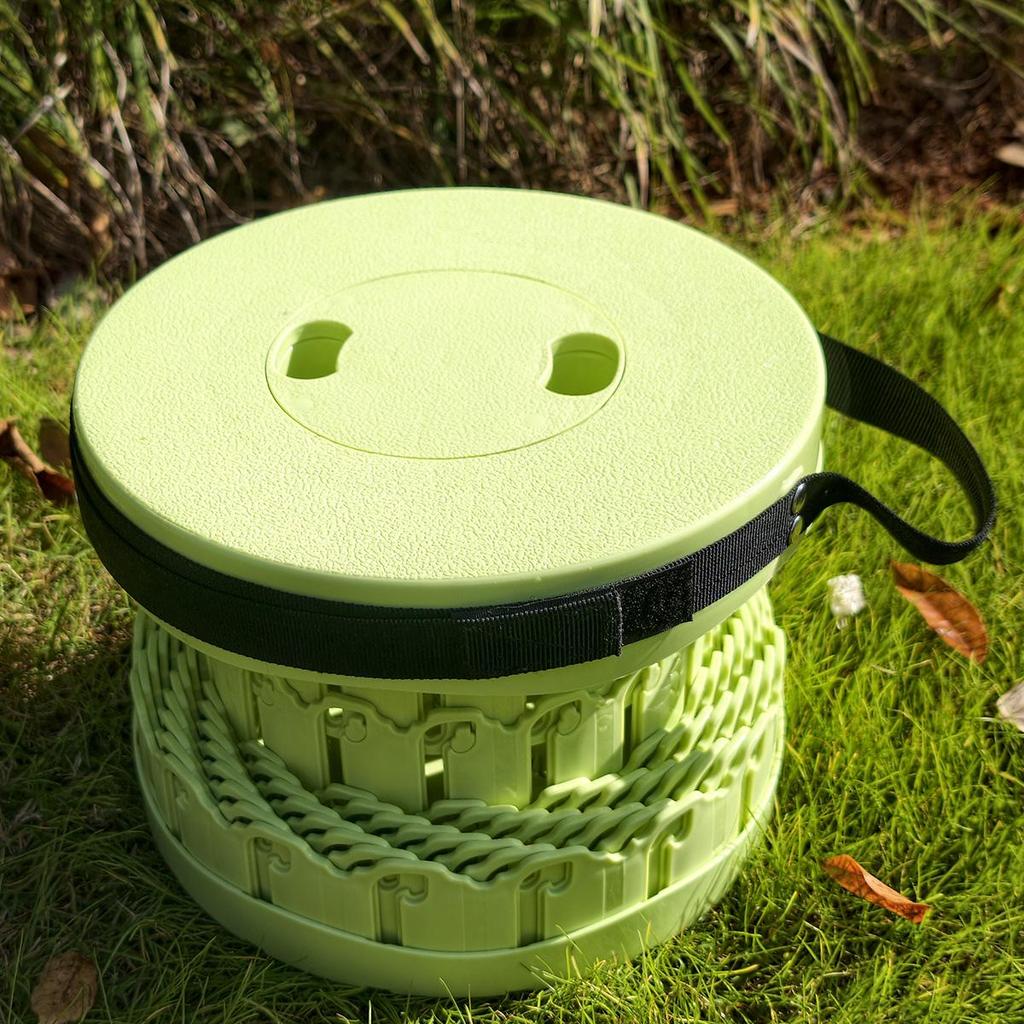 Collapsible Round Plastic Stool for Outdoor, Home, and Travel Use - Ideal for Sketching and Compact Storage.