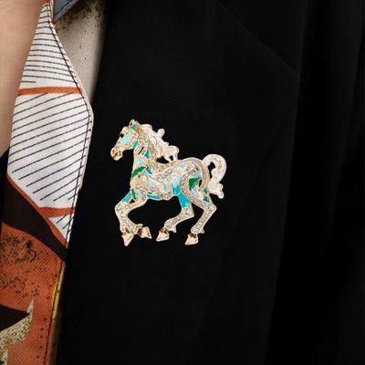 Färgglad Hästbrosch Strassbesatt Legering Häst Kavajnål Djurbroschnål Outfitaccessoar för Kläder Hattar Väskor Scarfar