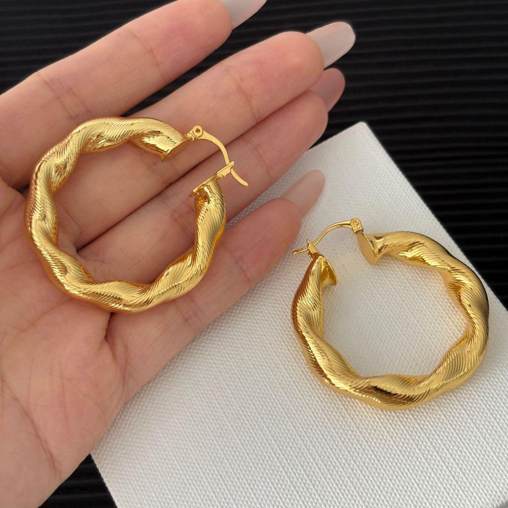 Retro High-End Exaggerated Hoop Earrings with Cable Knit Hollow Design