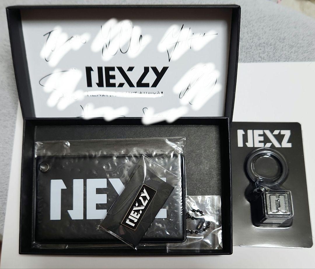 

[USED] NEXZ Fan Club Early Membership Bonus Keychain & Card Case Set