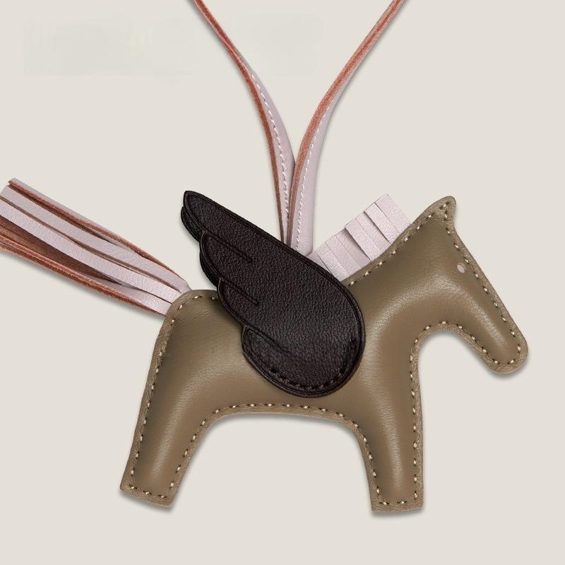 Ciondolo Borsa Cavallo Alato Fatto a Mano Pelle di Pecora Importata Cucito a Mano Ciondolo Cavallino da Rodeo di Alta Gamma Portachiavi Ciondolo per Auto