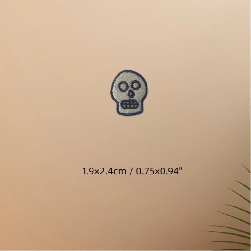 1Set Heart Cat Skull Birds Embroidered Patches Clothing Hat Bag Shoe Repair Material Phone Gift Box Decor Diy Accessory
