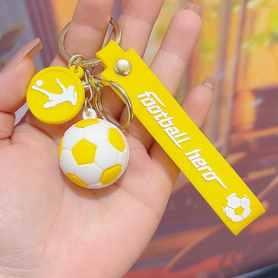 Креативный брелок для ключей в виде футбольного мяча: Мини подвеска-сувенир в виде футбольного мяча из ПВХ