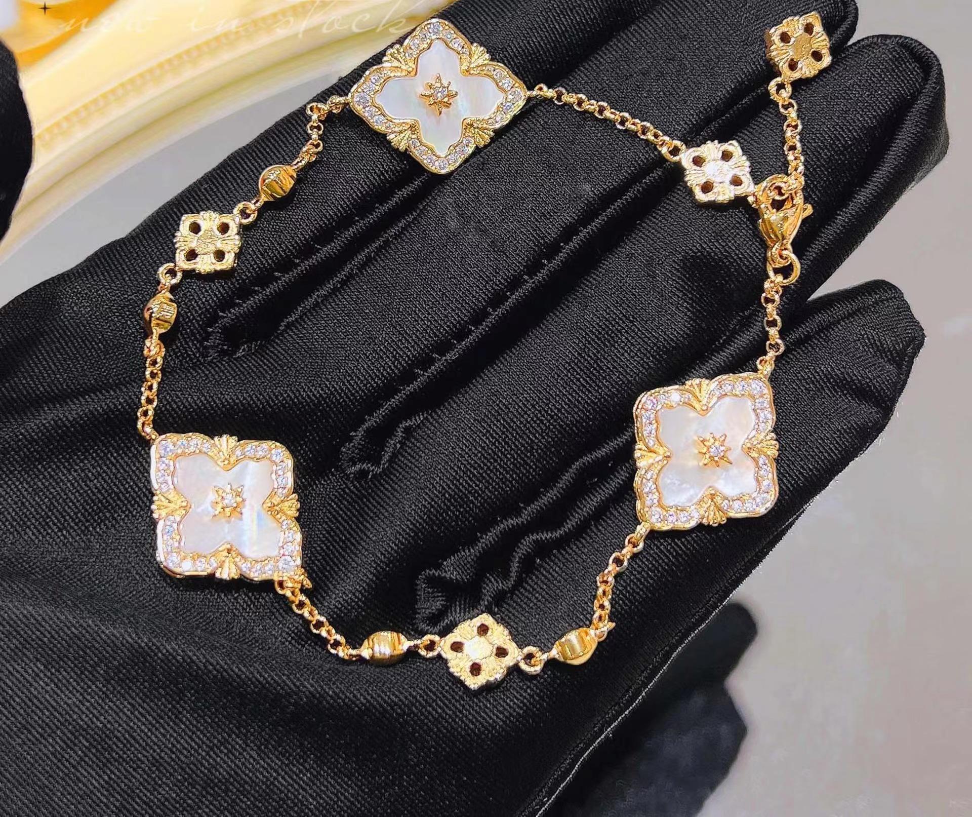 

Italian Retro Court Style Blati White Fritillary Set Four-Leaf Clover Bracelet Agate Necklace Ring