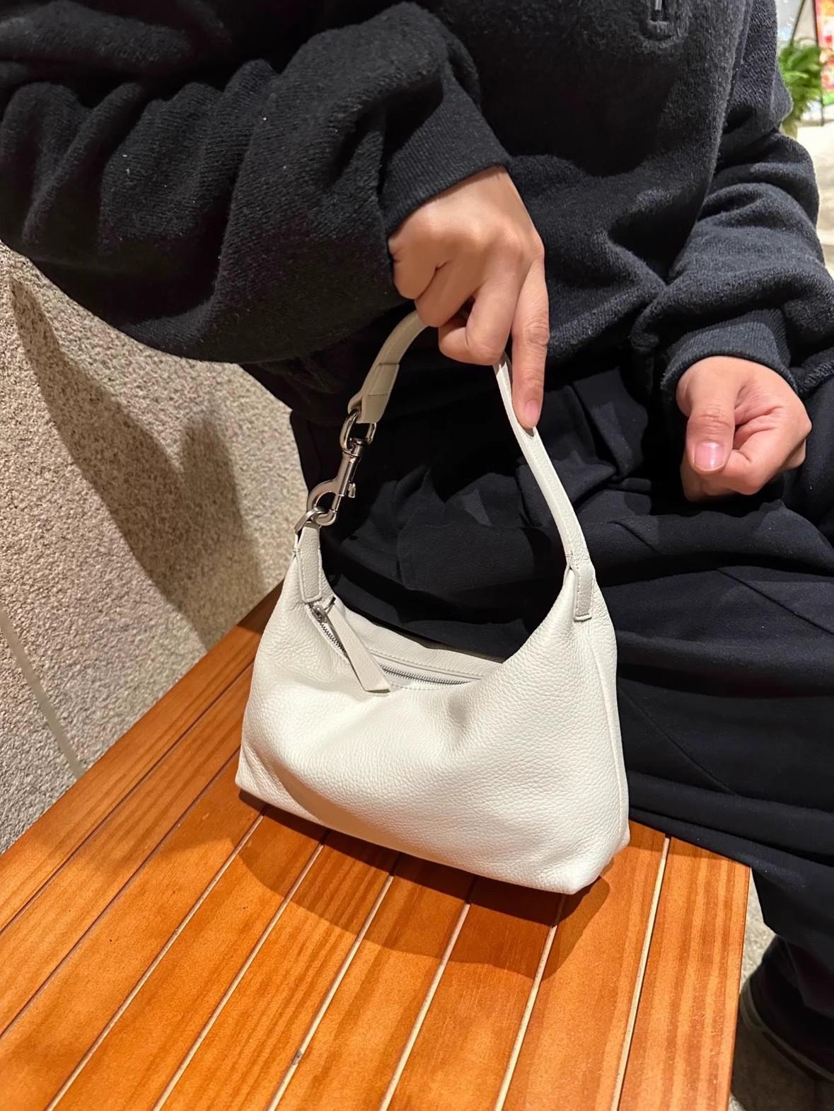 

Casual Soft PU Leather Women Handbag Latch Handle Shoulder Bag Yellow Lichee Pattern Cloud Bags for Women Clutch Flap 22x6x10cm