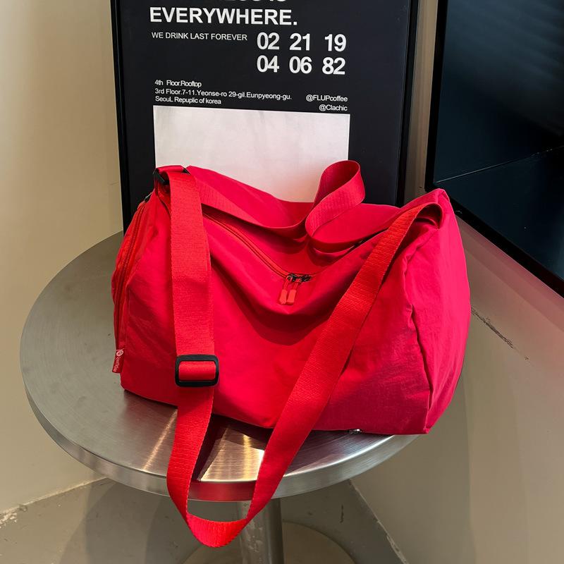 Lightweight and large-capacity Oxford cloth bag women's new versatile simple sports shoulder bag travel messenger bag