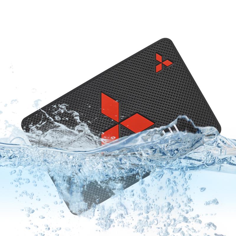Emblema de Coche de PVC Alfombrilla Antideslizante Tablero Pad para Teléfono Móvil Para Mitsubishi L200 ASX Pajero Lancerex Evo Mirage Attrage Eclipse Cross LO7