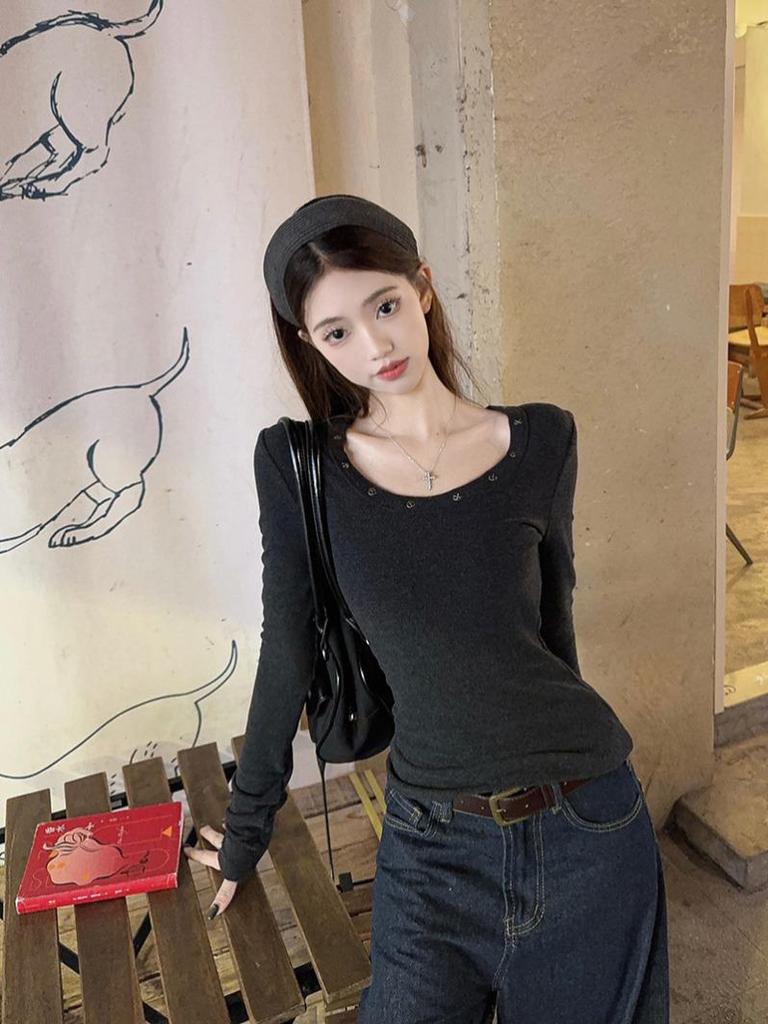 Spicy Girl Rivet Round Neck Slim Fit Long Sleeve T-shirt for Women's Autumn/Winter Wear