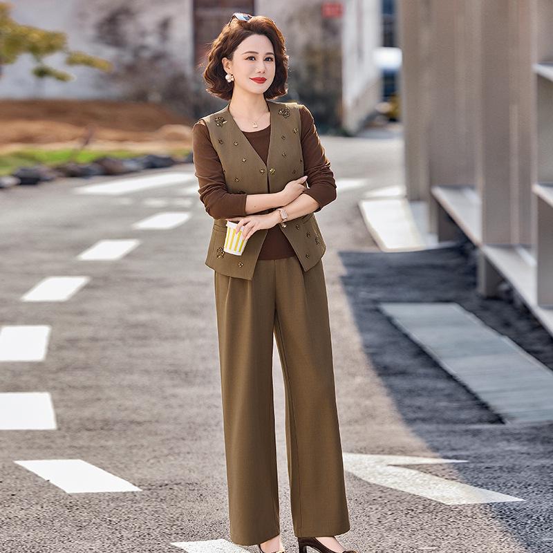 

Elegant Spring/Autumn Three-Piece Outfit Set for Middle-Aged Women 2026 2XL [Recommended 105-120 lbs]