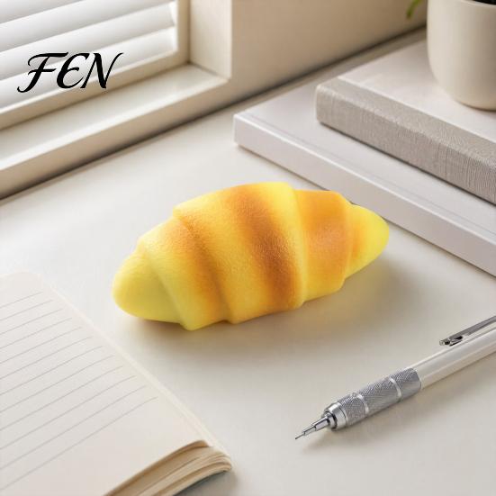 Portable Stress Toy Relief Croissant Squeeze Toy, Simulated Bread Sensory Fidget Home Office Worker Relaxation Desk Anxiety