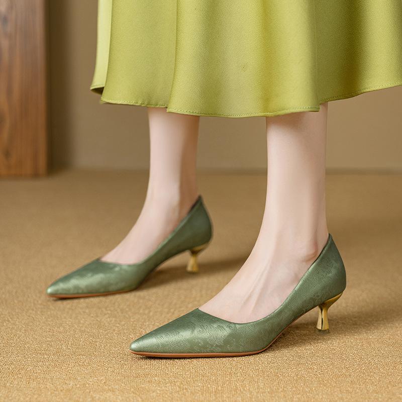 

Fashion Chic Metal heels pointed toe silk pumps woman thin med-high heels shoes for women slip on shallow talons hauts big size 34-43 34 зелений