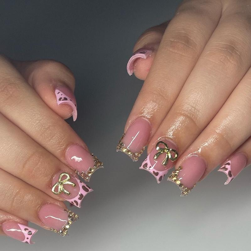 24PCS White French Fake Nails for Women Simple Short Square False Nails Sweet Cool 3D Star with Rhinestone Press on Nails Patch