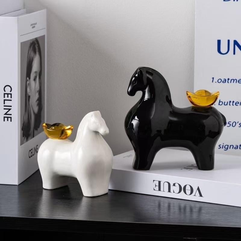 The Year of the Horsewill soon have money ornaments, living room wine cabinet light luxury high-end high-end entrance decoration
