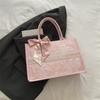 1 Stuks Grote Capaciteit Geborduurde Tote Bag Dames Hoge Kwaliteit Niche Commuter Handtas Schouder Messenger Bag Vrijetijdstas