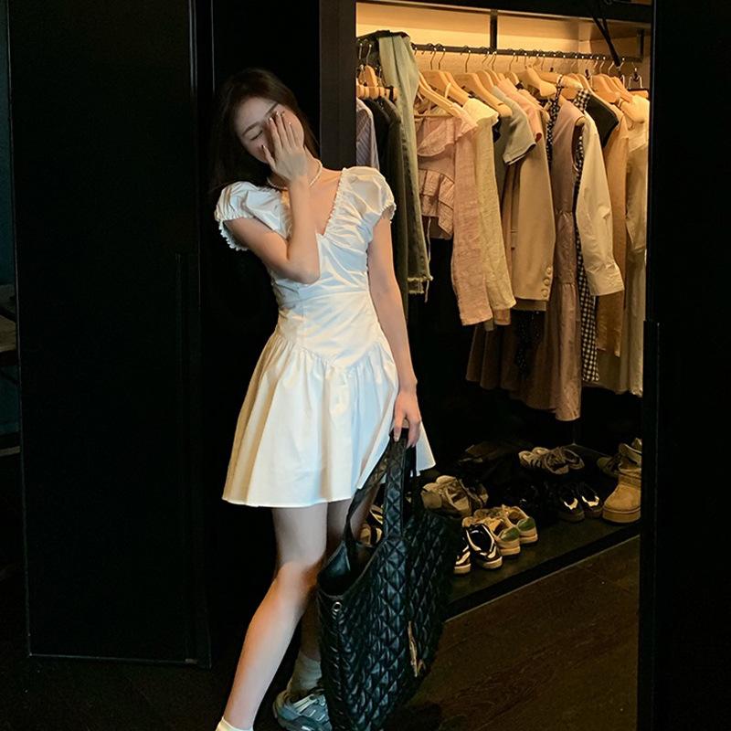 Spring high-end versatile short skirt high-end fashion dress women's design feeling waist and thin A-shaped skirt