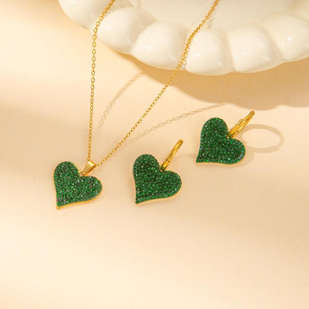 Versatile Green Diamond Heart Chain Necklace - European & American Fashion