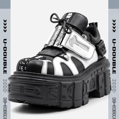 Modepumps för kvinnor Svarta Läder Casual Skor Mörka Punk Rock Plattformsdojor Herr Dam Klumpiga Sneakers Metall Lokomotiv Herr Kängor