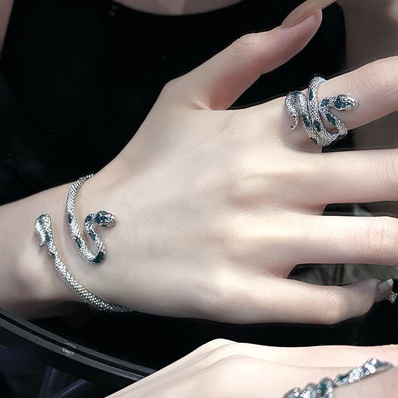 Niche Green Enamel Snake Bracelet: Stylish, High-End Open Ring Design for Women
