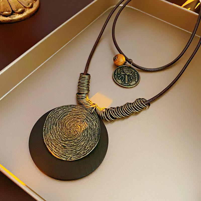 Etnický styl Retro dřevěný řetízek k svetru Bohémský sváteční styl Vícevrstvé oblečení Dlouhý náhrdelník Dámské doplňky Šperky