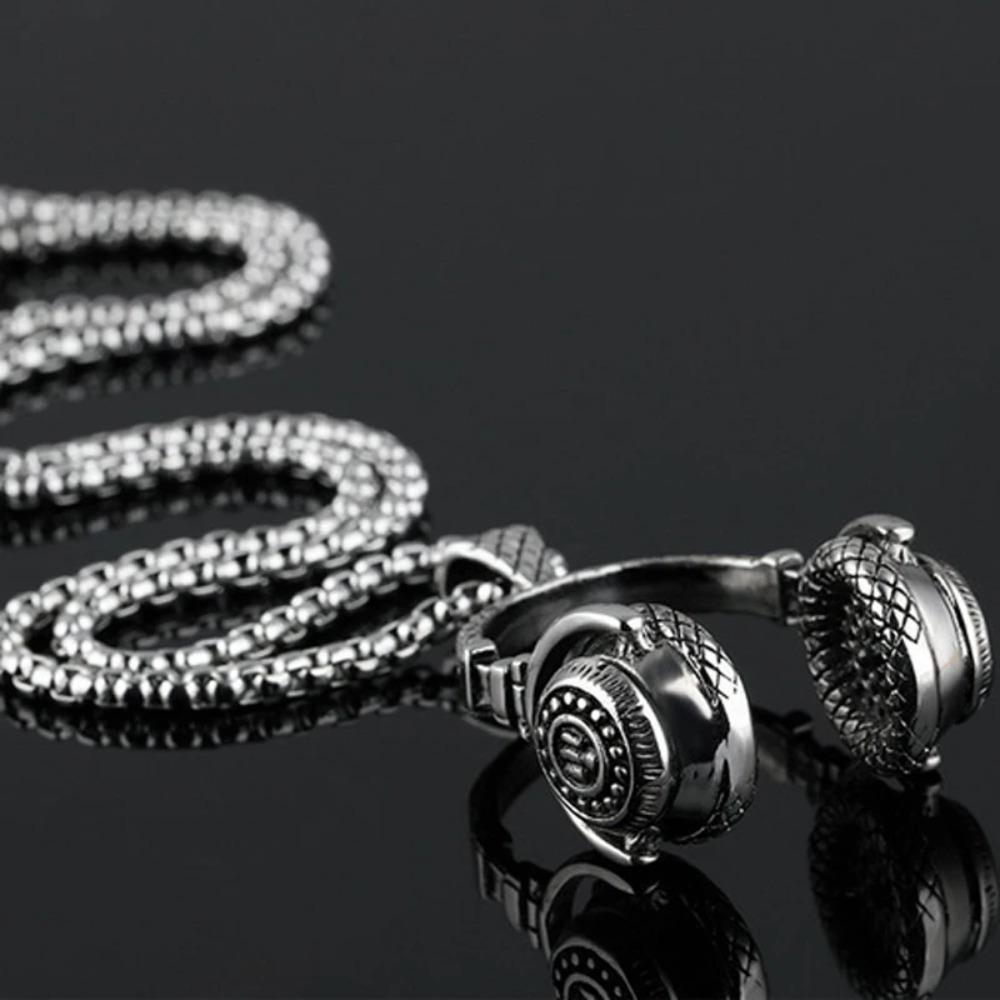 

Retro Music Headphone Pendant Necklace Punk Hip Hop Rock Men and Women Personality Necklace Party