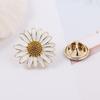 Drip Oil Small Daisy Brooch - Women's Anti-Exposure Corsage Pin Buckle, High-End Clothing Accessory.