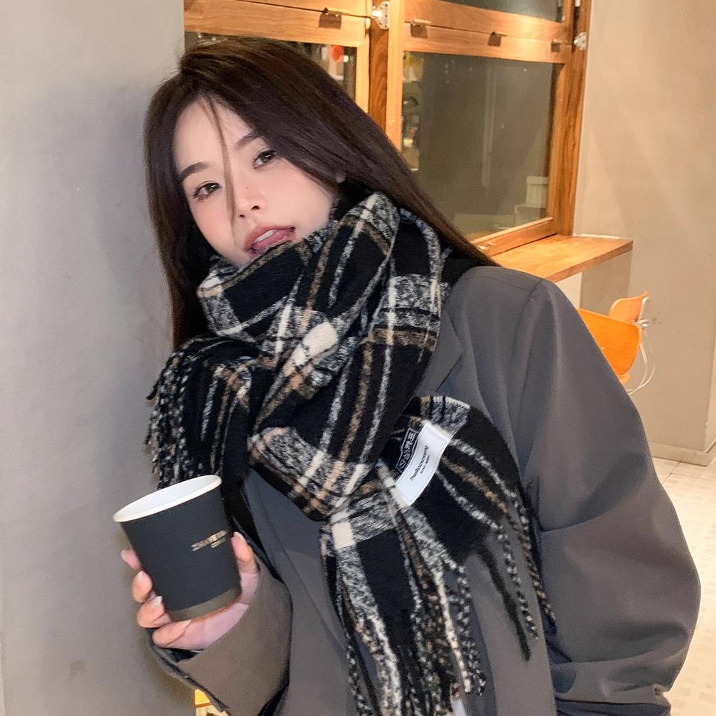 Christmas atmosphere New Year's red plaid scarf Women's winter versatile thickened senior sense Student warm scarf