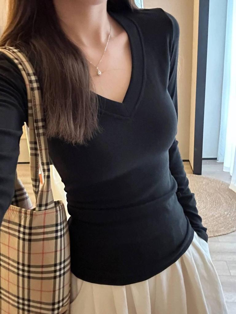 Women's V-Neck Long-Sleeve Top - Spicy Girl Style, White, Versatile Base Layer for Autumn/Winter