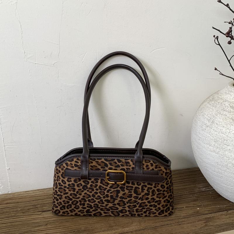 Retro niche suede bag women's 2025 new trendy autumn and winter versatile single shoulder underarm bag leopard print baguette bag