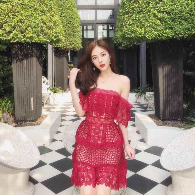 

Water Soluble Slim-Fit Lace Dress Red S