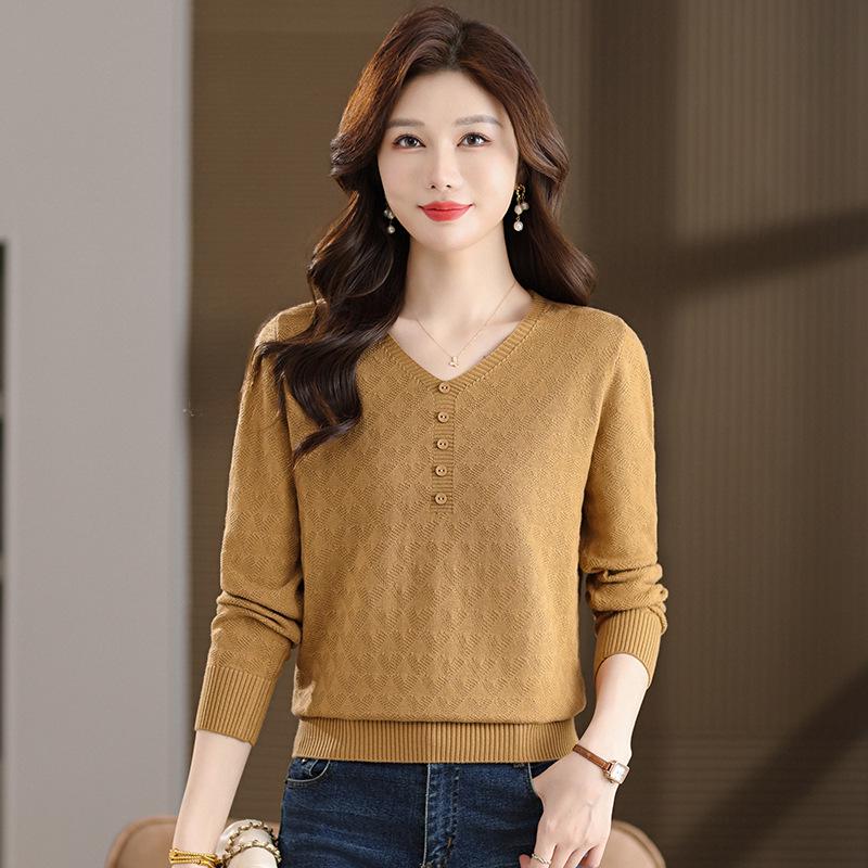 2025 Early Autumn Women's Korean V-neck Knitwear: Slimming Long Sleeve Solid Color Short Sweater