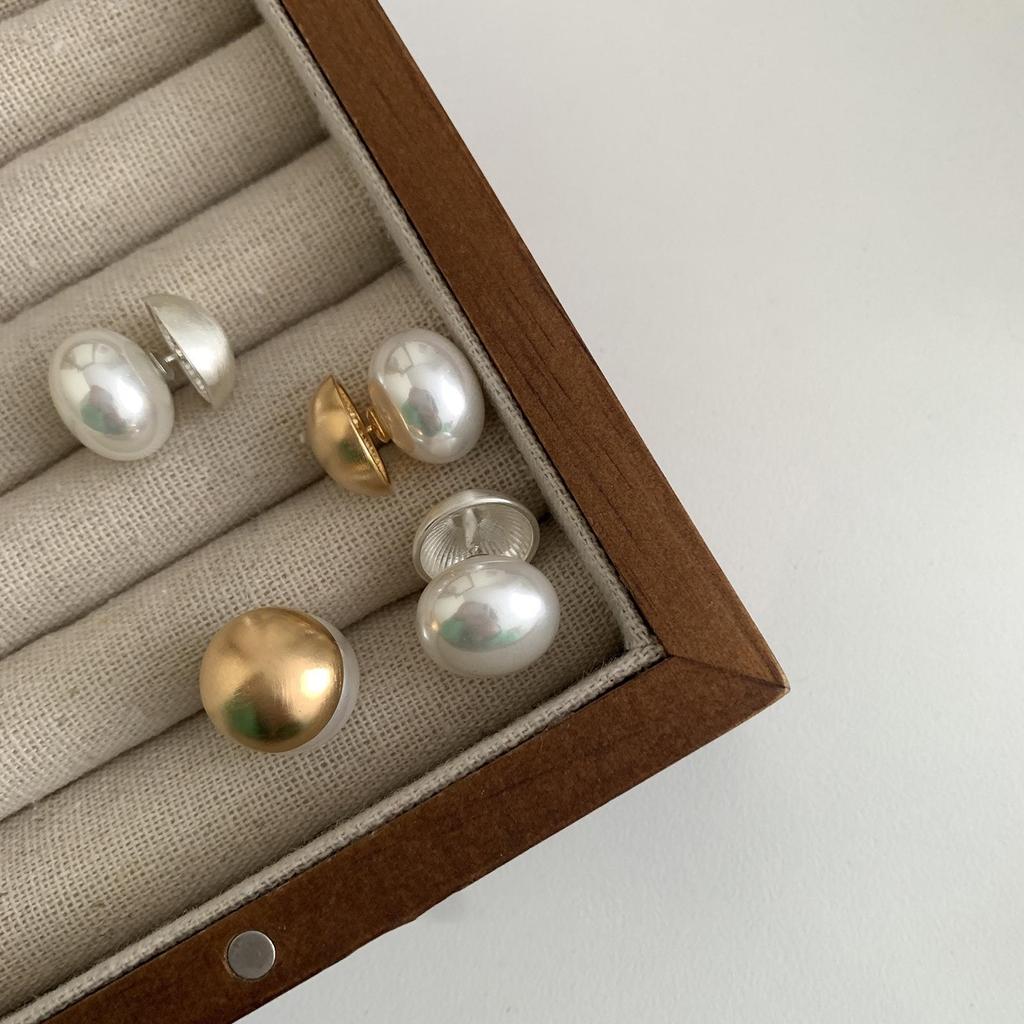 Elegante Ohrringe mit gebürstetem Metall und Perlen in zwei Richtungen für Damen - Trendiges Design 2023