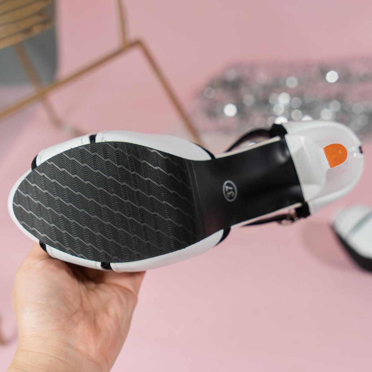 модные летние женские босоножки с одной пряжкой — фото 7