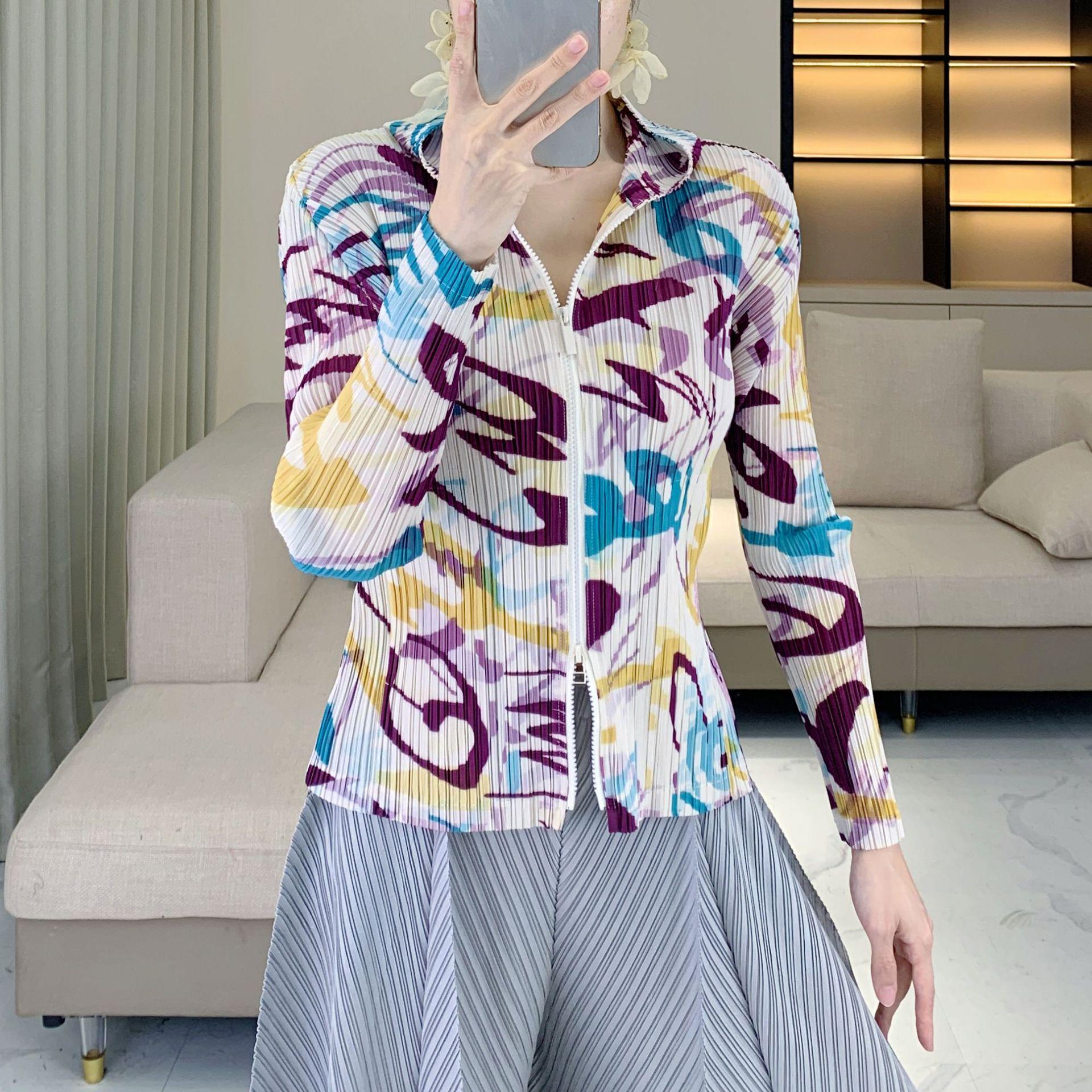 

Женский кардиган с капюшоном и плиссировкой, 2025: Модный, Свободный крой, Большой размер, Стройнящий, Принтованный топ на молнии One Size [fits 90-150 kg] белый