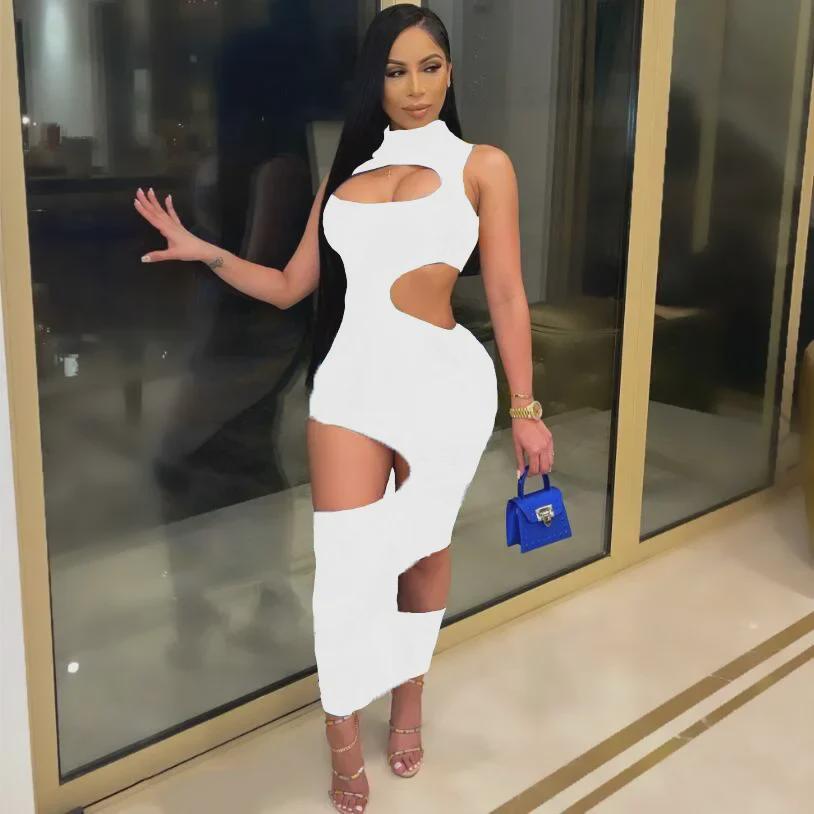 

*Платье-комбинезон из молочного шелка с принтом и без рукавов* L