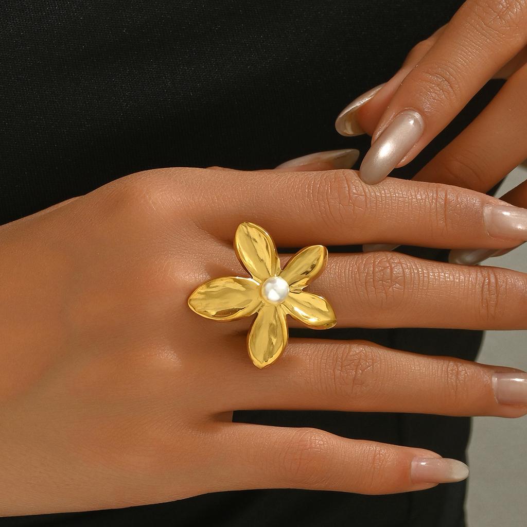 2025 new style women's ring niche flower inlaid pearl design hollow ring versatile index finger ring