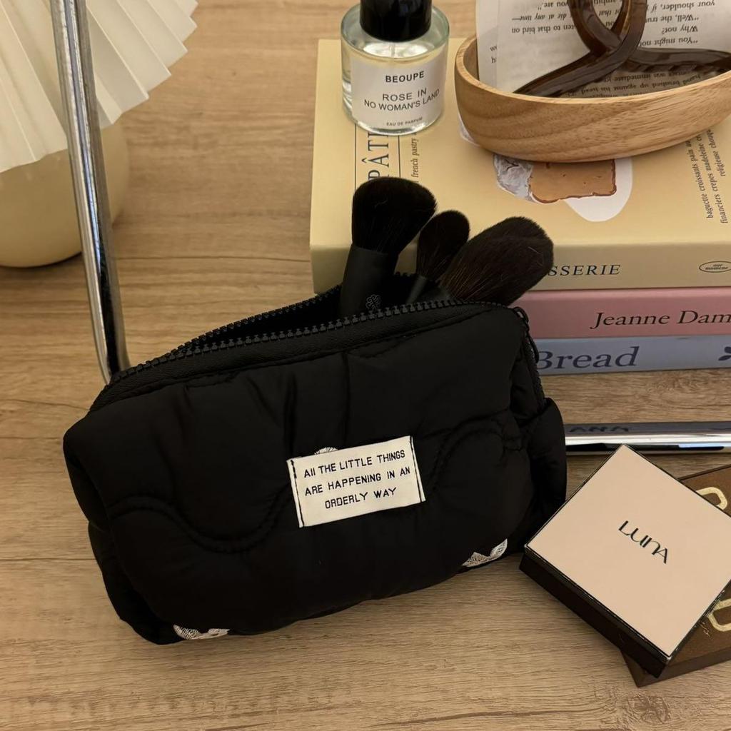 Wysokiej klasy czarna haftowana kosmetyczka z królikiem – Duża pojemność do przechowywania kosmetyków i przyborów toaletowych w podróży