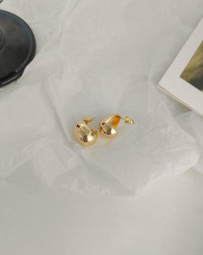 

Корейские массивные серьги-пусеты в форме овальных и каплевидных металлических бобов золотой